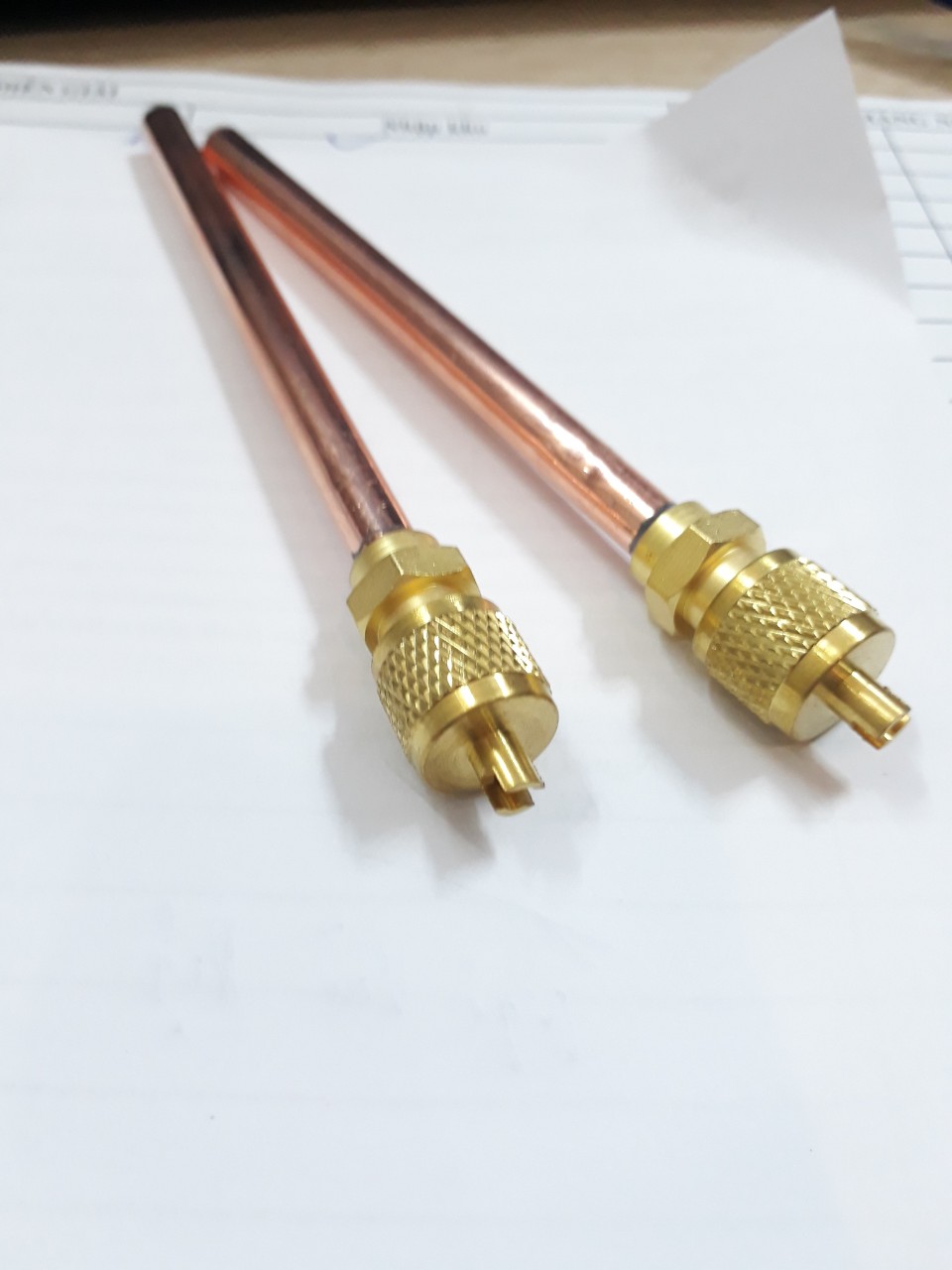Ty nạp gas, Van dịch vụ