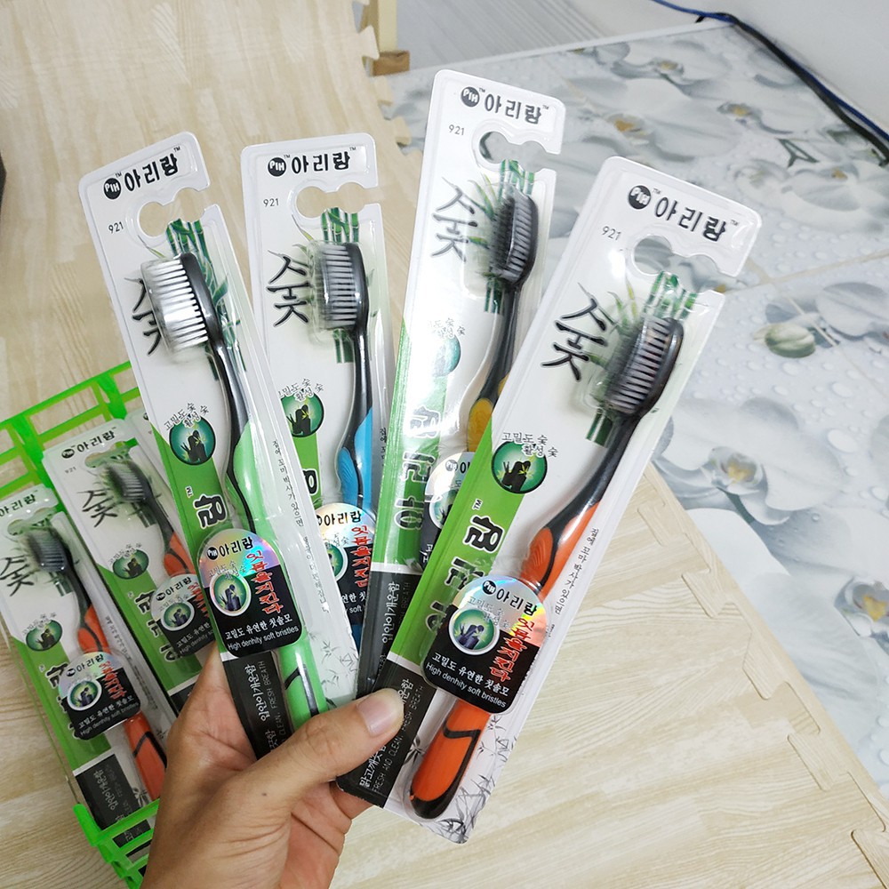 Hộp 30 cái Bàn Chải Đánh Răng Than Tre