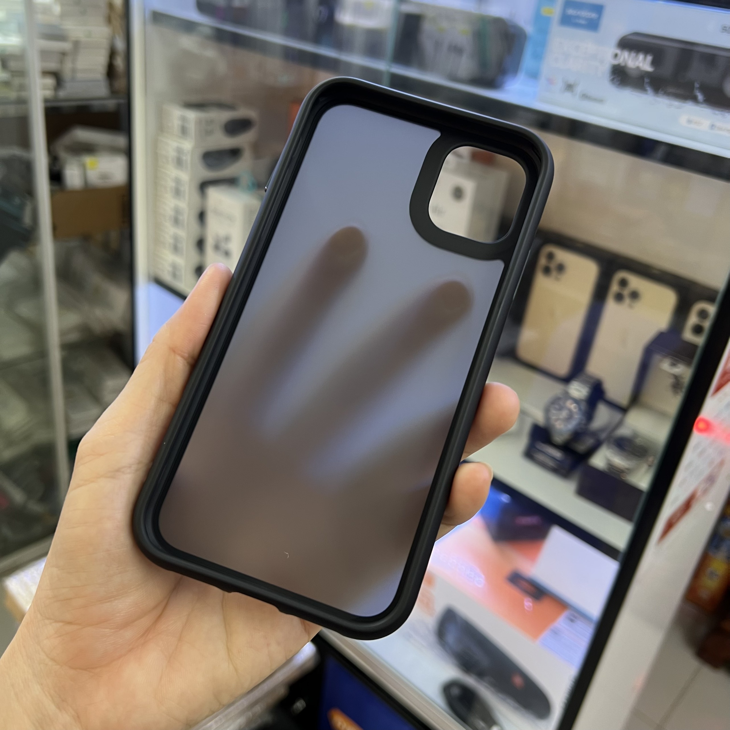 Ốp lưng iPhone 11 Likgus lưng nhám chống sốc tốt
