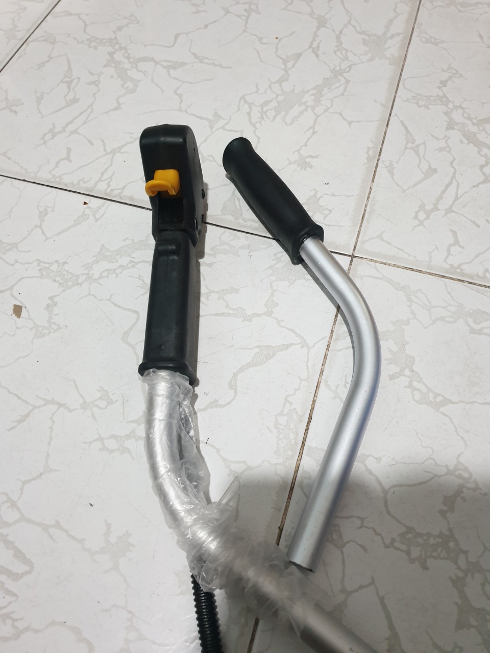 Nguyên bộ tay lái máy cắt cỏ bình xăng dưới 260/330/430/520. mo vit