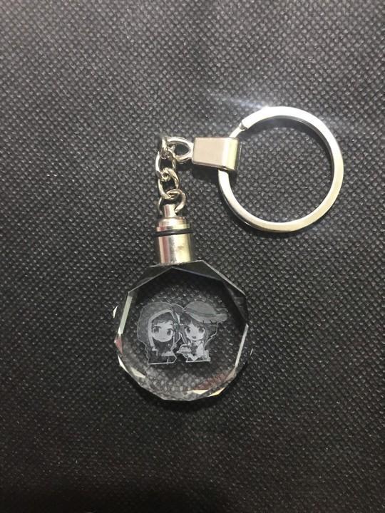 Móc khóa phát sáng Identity V Nhân cách thứ năm thủy tinh pha lê anime chibi