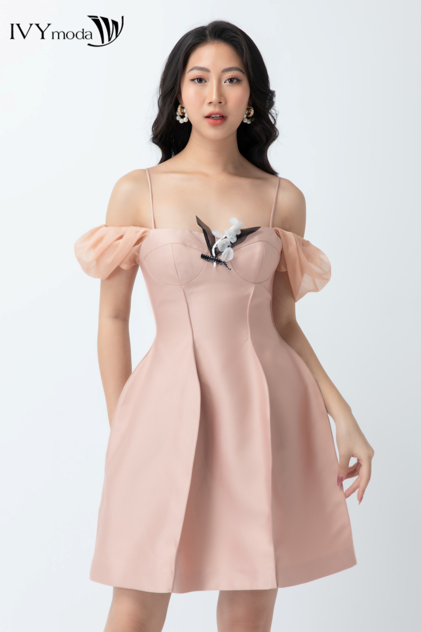 Đầm dạ hội cúp ngực đính hoa nổi cuốn hút IVY moda MS 45S2579