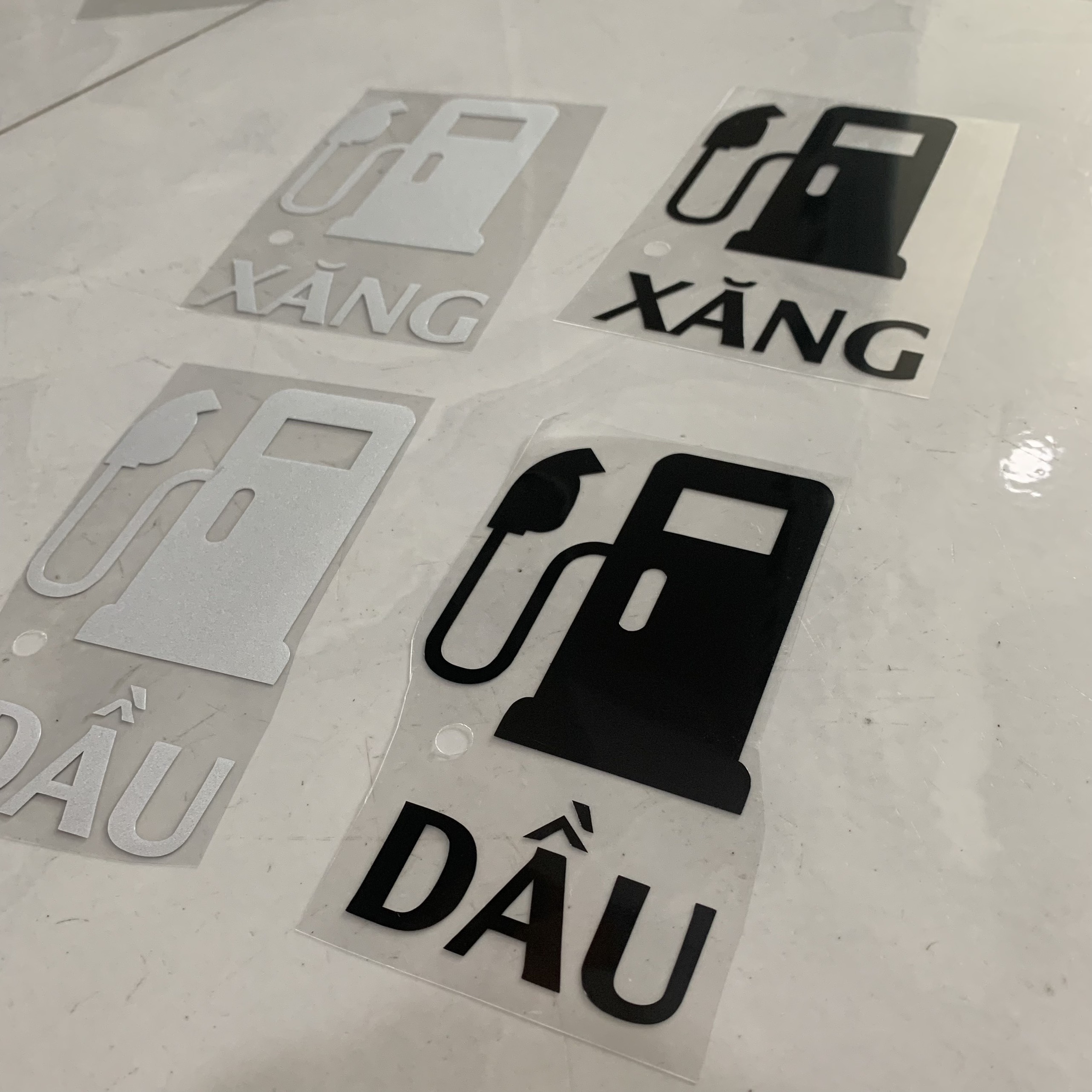 Miếng dán nắp bình xăng, dầu, trang trí xe ô tô