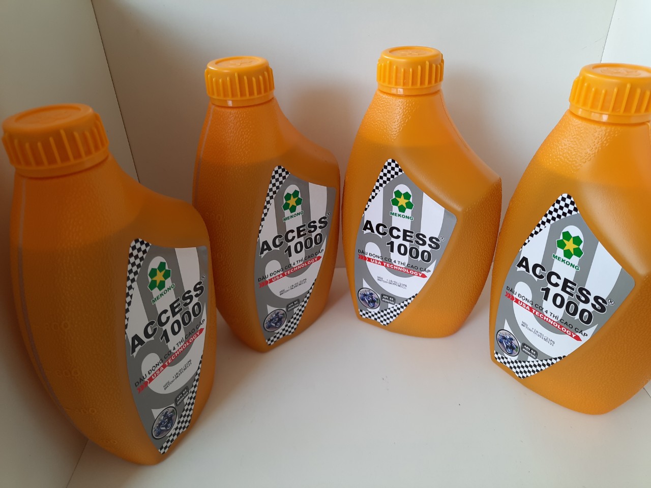 Mega saving-4 bottles of 4T Premium engine oil block for No.-access 1000 20w50 APIs se 1 litre, Dia brand, side price, guaranteed delivery to be as shown.
