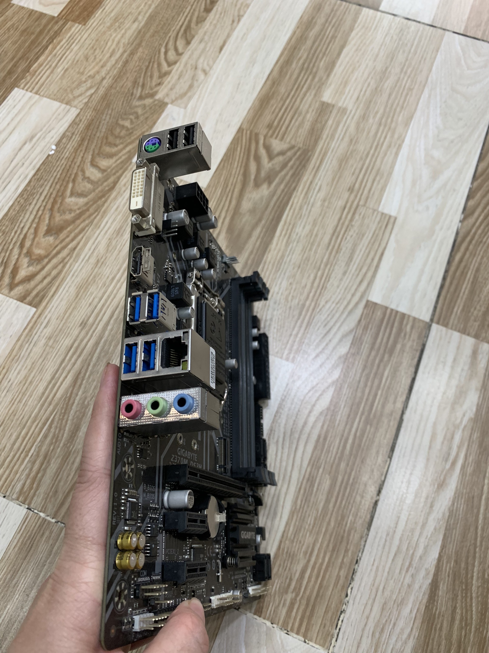 Main Giga Z370 DS3H Socket 1151v2 sử dụng CPU thế hệ 8 + 9