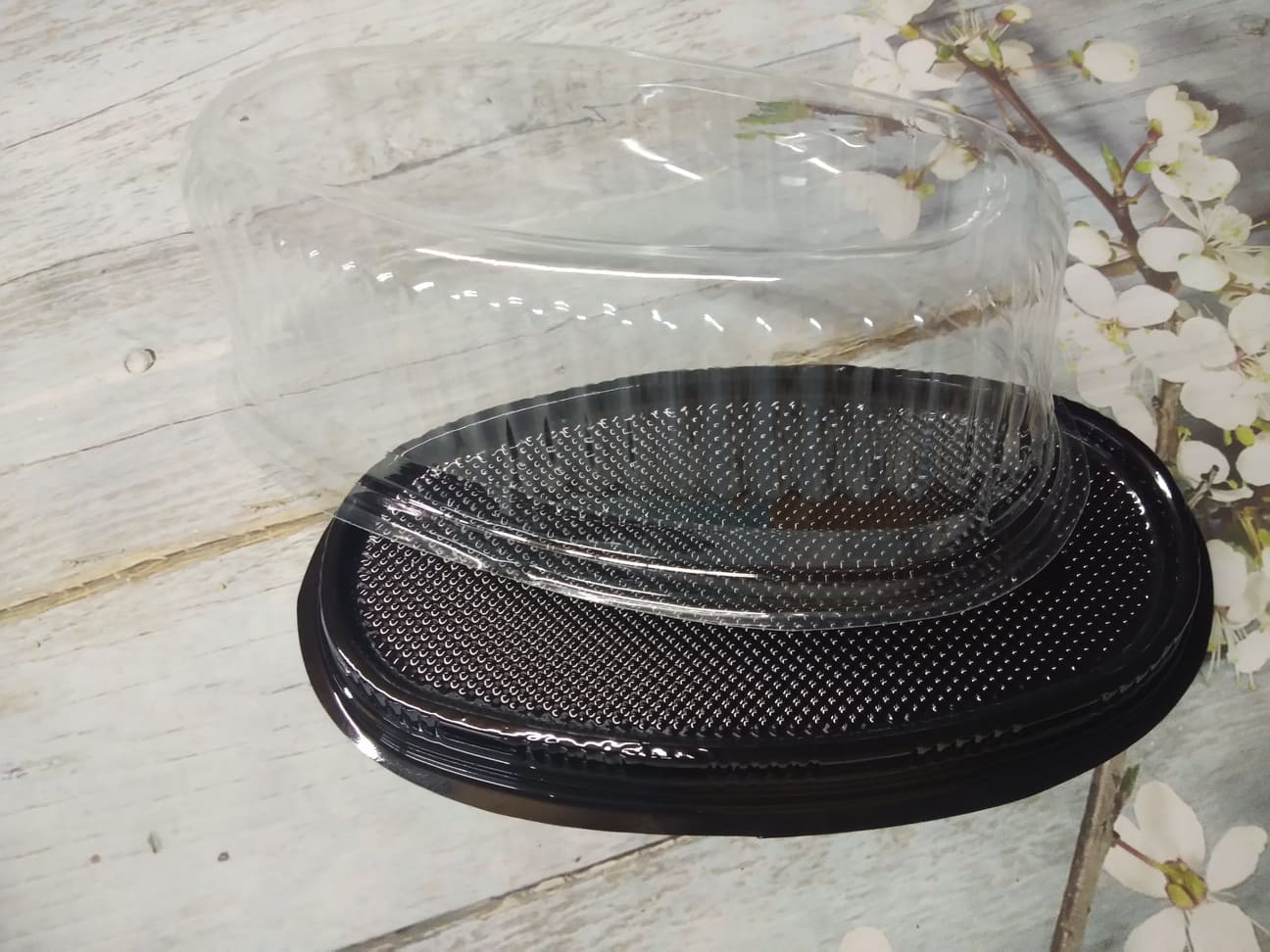HỘP NHỰA OVAL ĐẾ ĐEN F70 ( DÀI 20.7 CM X NGANG 10 CM, CAO 6.5CM)