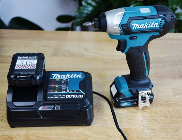 Máy vặn vít dùng pin Makita TD110DSYE