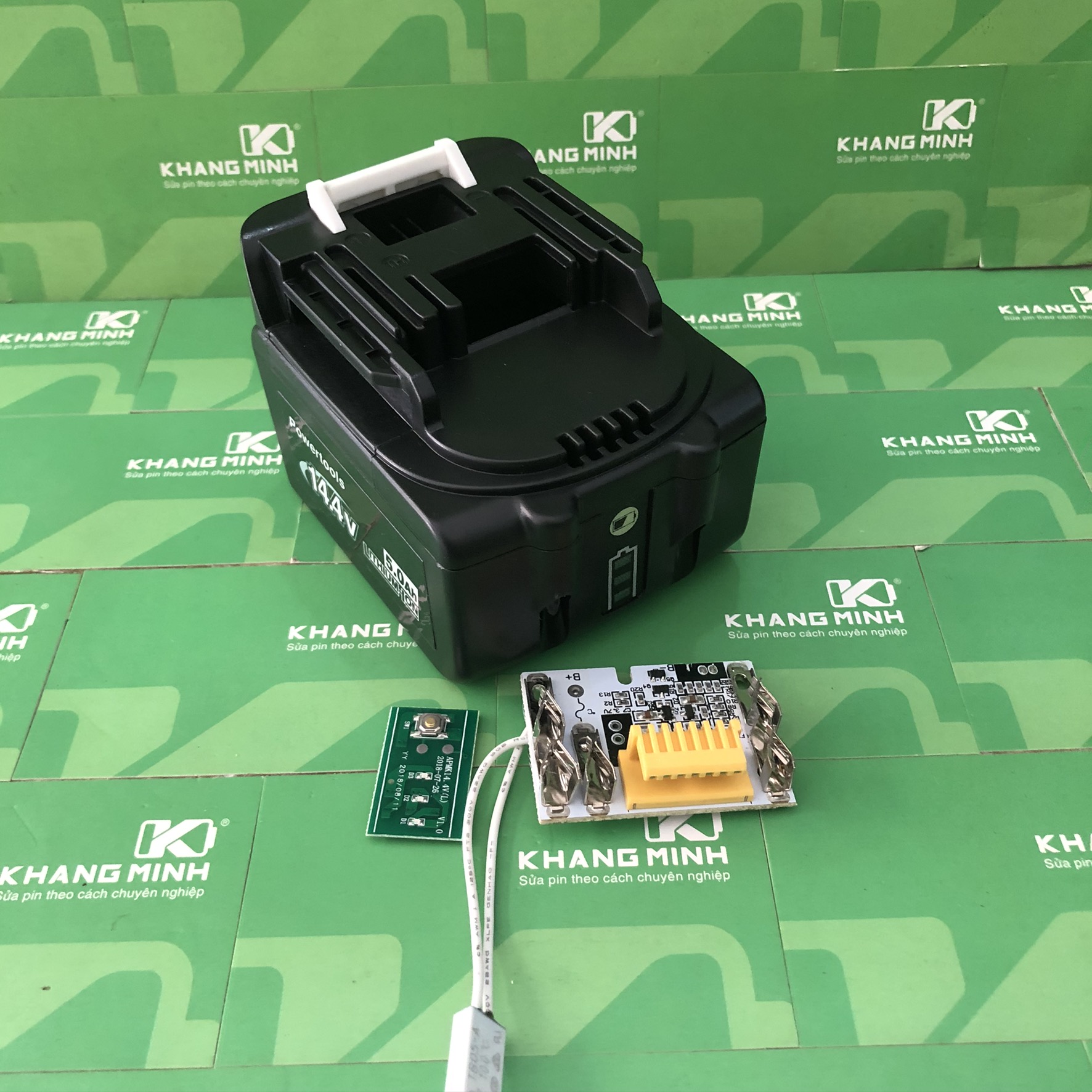 Vỏ mạch pin Makita 14.4V 4S 2P, có Led báo pin và nhận sạc zin