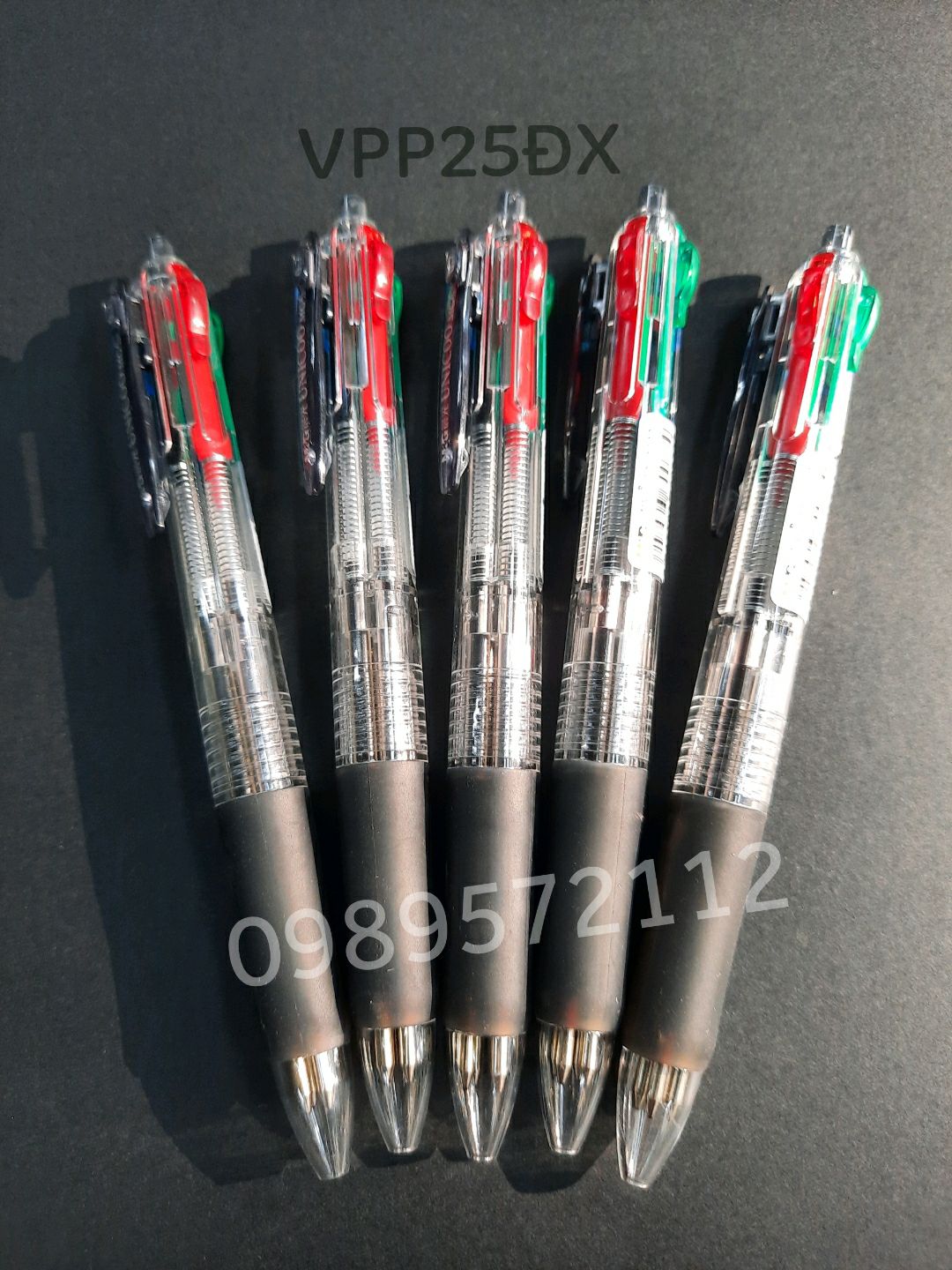 Bút bi 4 màu GP 8030 M&G ngòi 0.7mm.