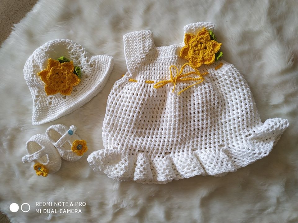 set váy + mũ + băng đô + giày len cho bé