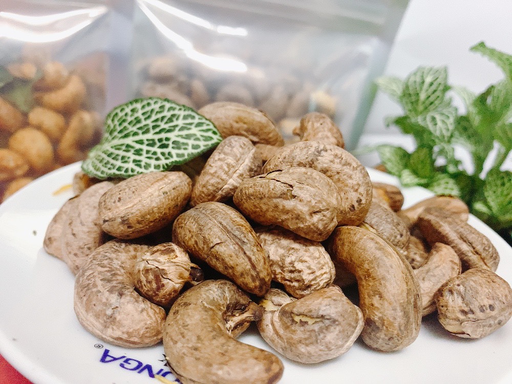 Hạt điều khô vỏ lụa rang muối nguyên hạt cao cấp ( 250gr/ túi)