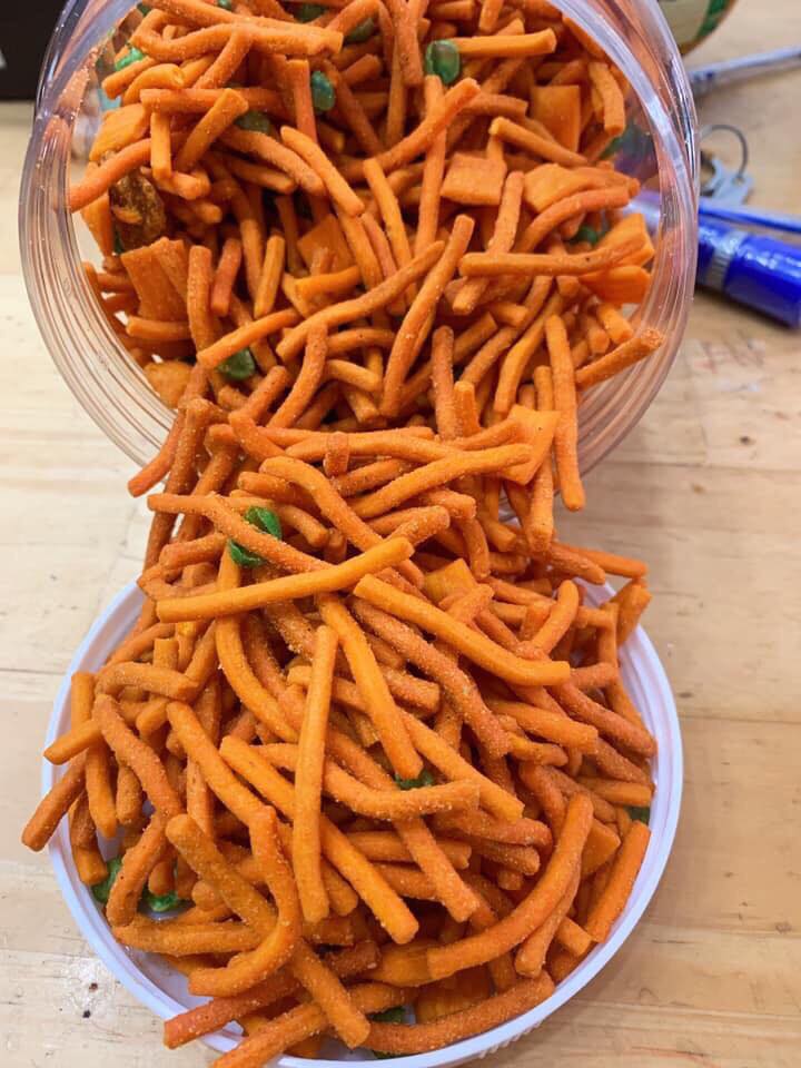 {500gram}   SNACK QUE CỦI
