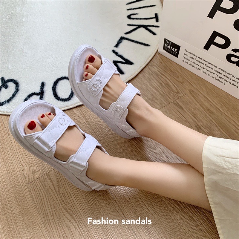 Giày sandal nữ đế bằng quay ngang