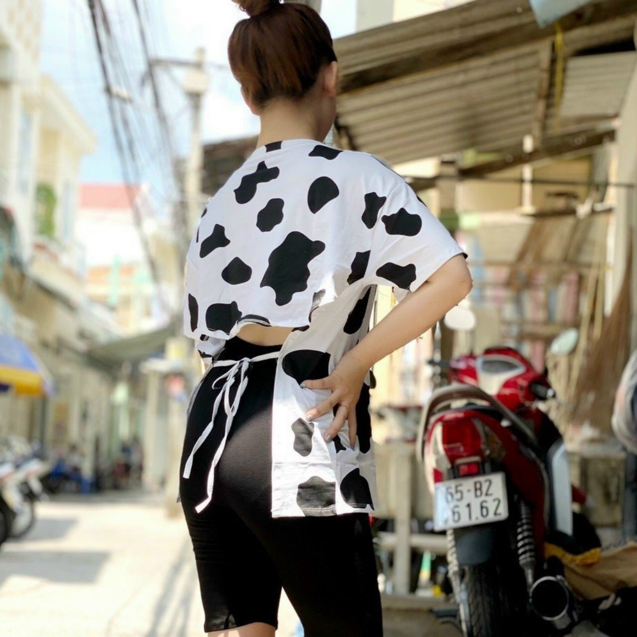 Áo thun nữ in BÒ SỮA hở lưng cột dây SAU LƯNG