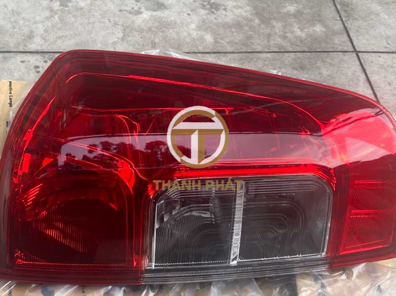 ĐÈN HẬU NISSAN NAVARA (NP300) 2016 - 2018