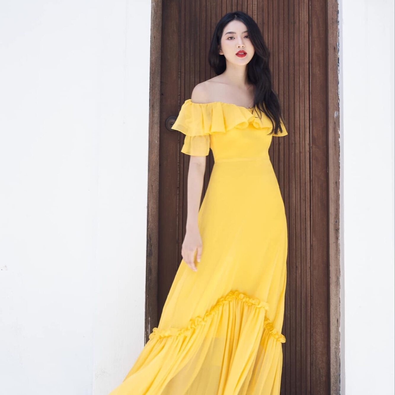 Đầm maxi vàng du lịch hở vai bèo tay ôm eo (STEFFY)