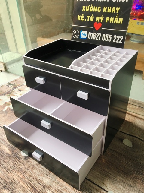 Tủ đựng mỹ phẩm 4 tầng đen full ô son 1 bên
