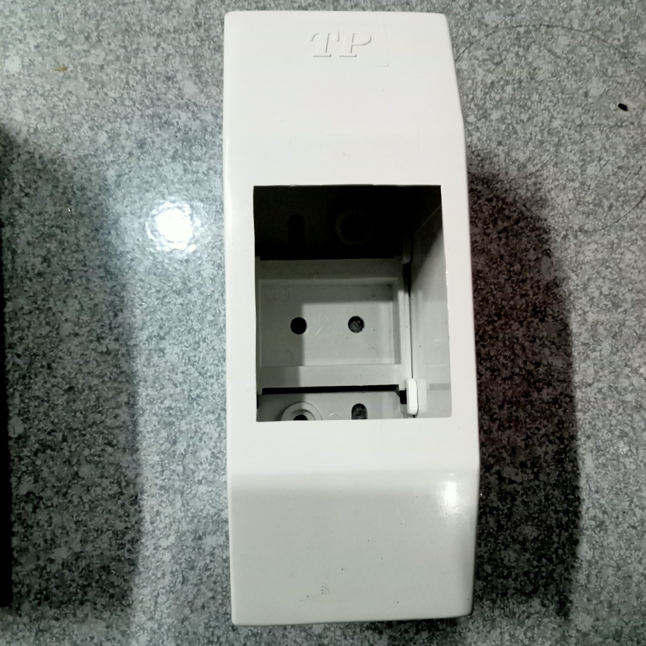 HỘP CB 2 PHA CÓ TẶNG VÍT [HỘP CB NỔI]