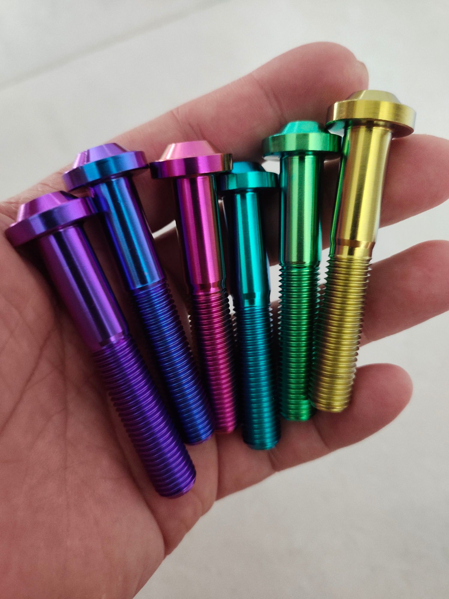 ốc titan gr5 10li60 dù dày xanh tím