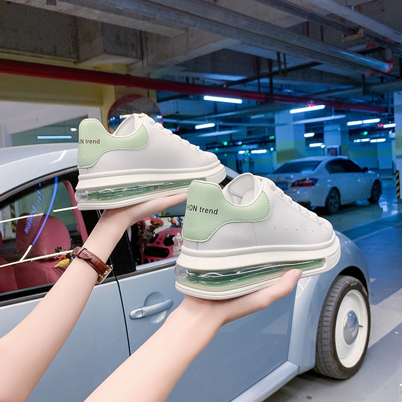 Giày trắng McQueen thoáng khí 2022 mùa xuân mới phiên bản Hàn Quốc giày