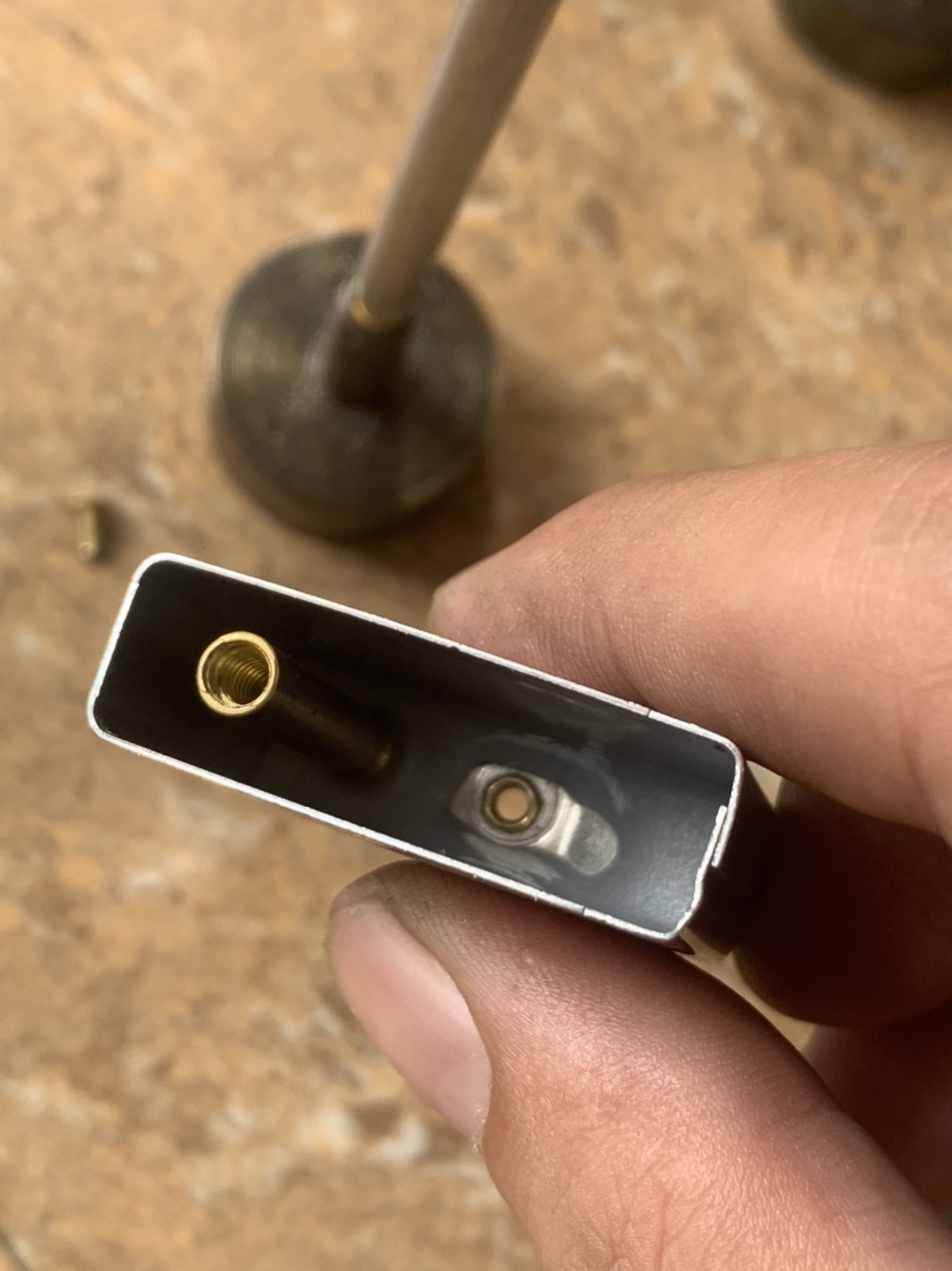 Lưỡi gà zippo gù