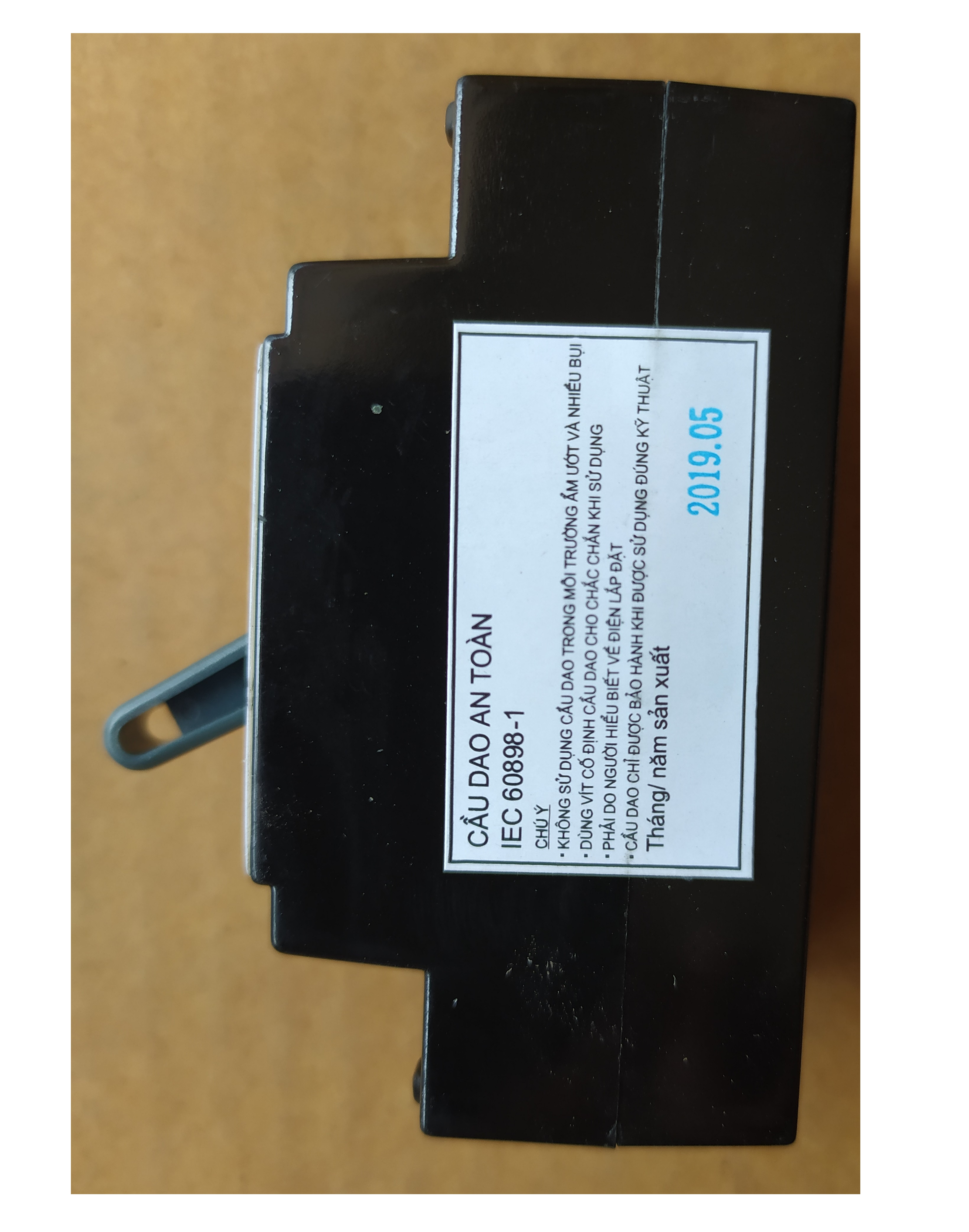 ATTOMAT 2 CỰC LiOA TỪ 5A-30A DÒNG ÁT KHỐI
