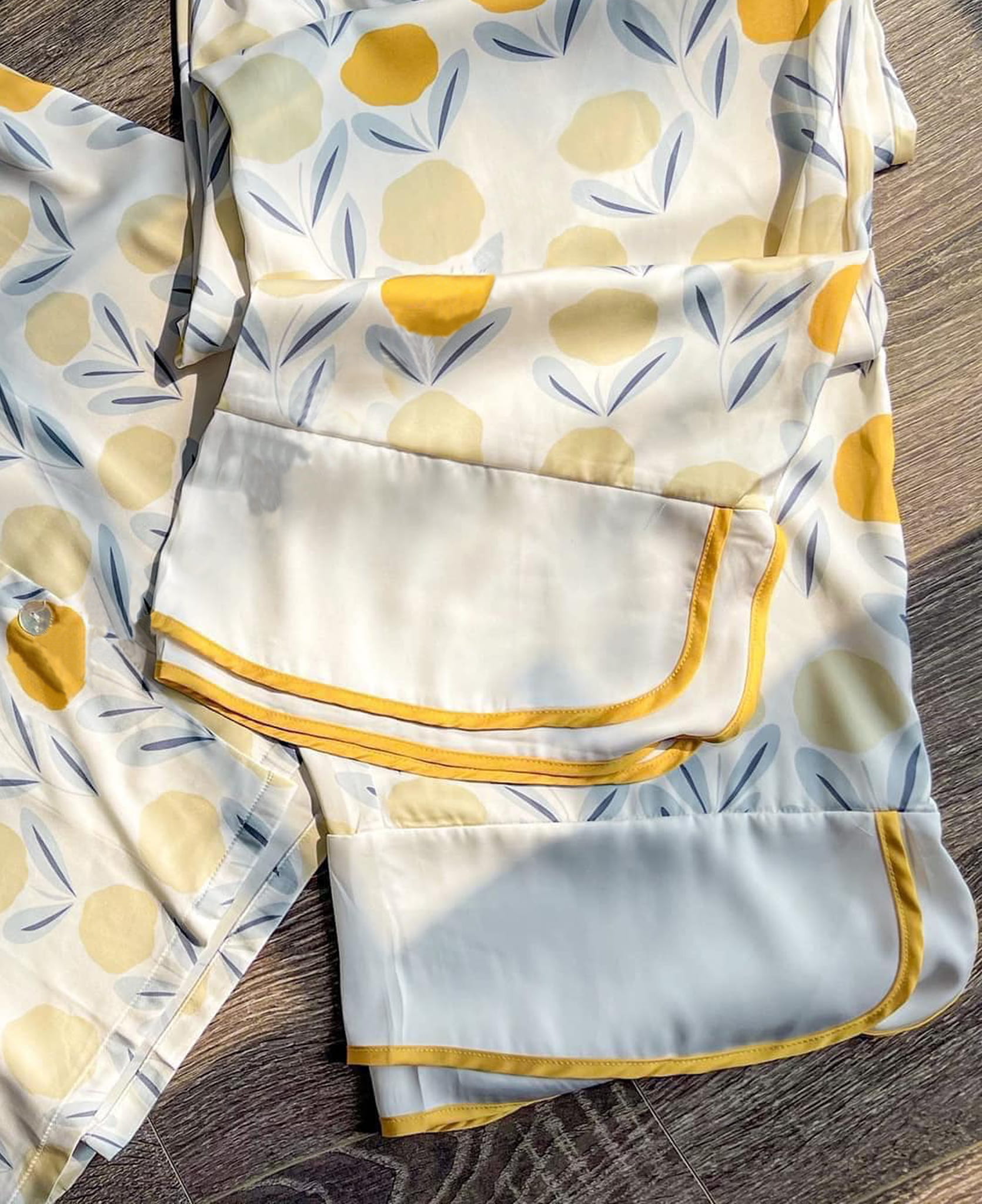 【LỤA】SET Đồ Ngủ Pijama Lụa Cao Cấp Hoa Vàng, Quần dài (Dài Tay), Size S,M,L (40-64kg)