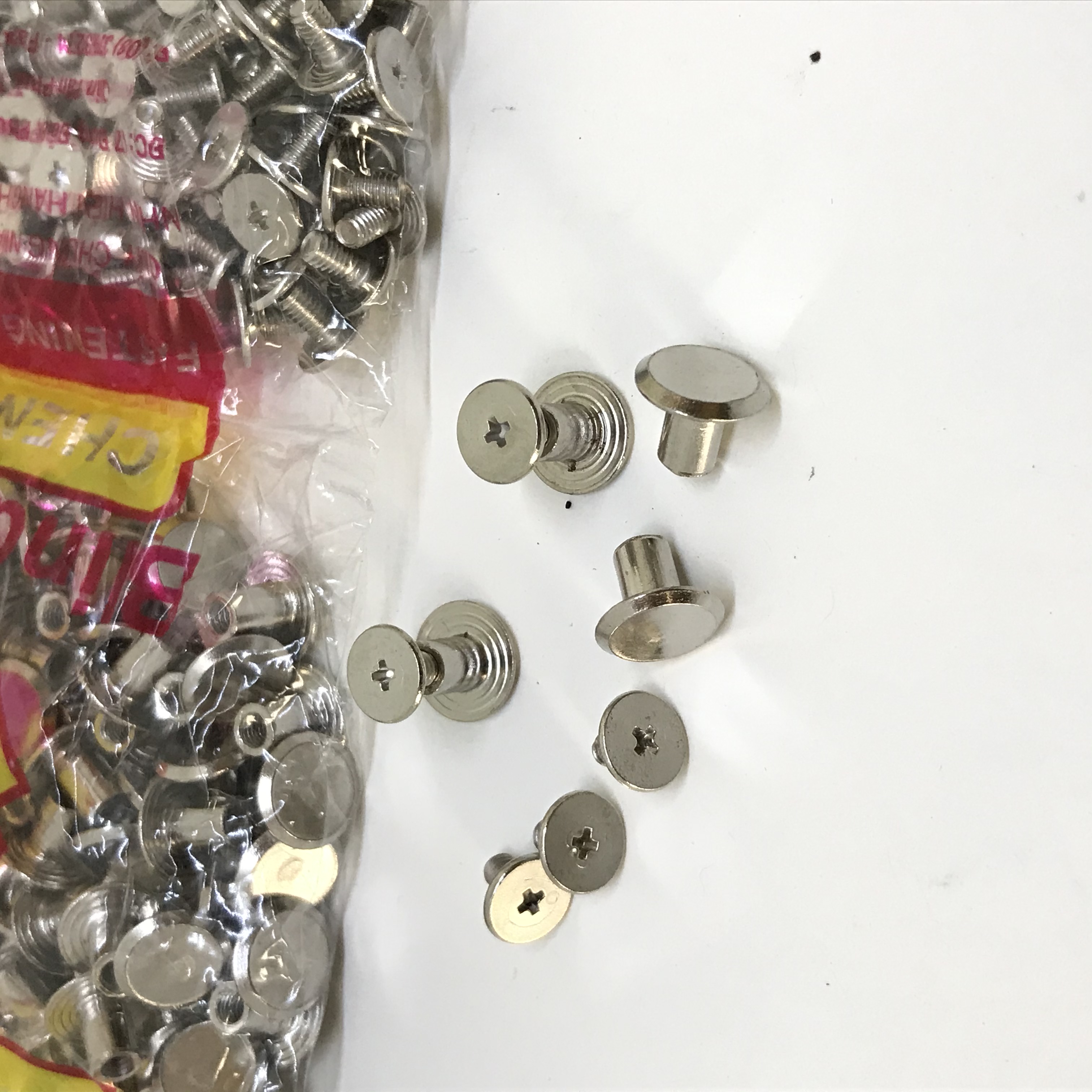 ốc vít gắn khóa dây lưng/túi xách  - bịch 100 ốc