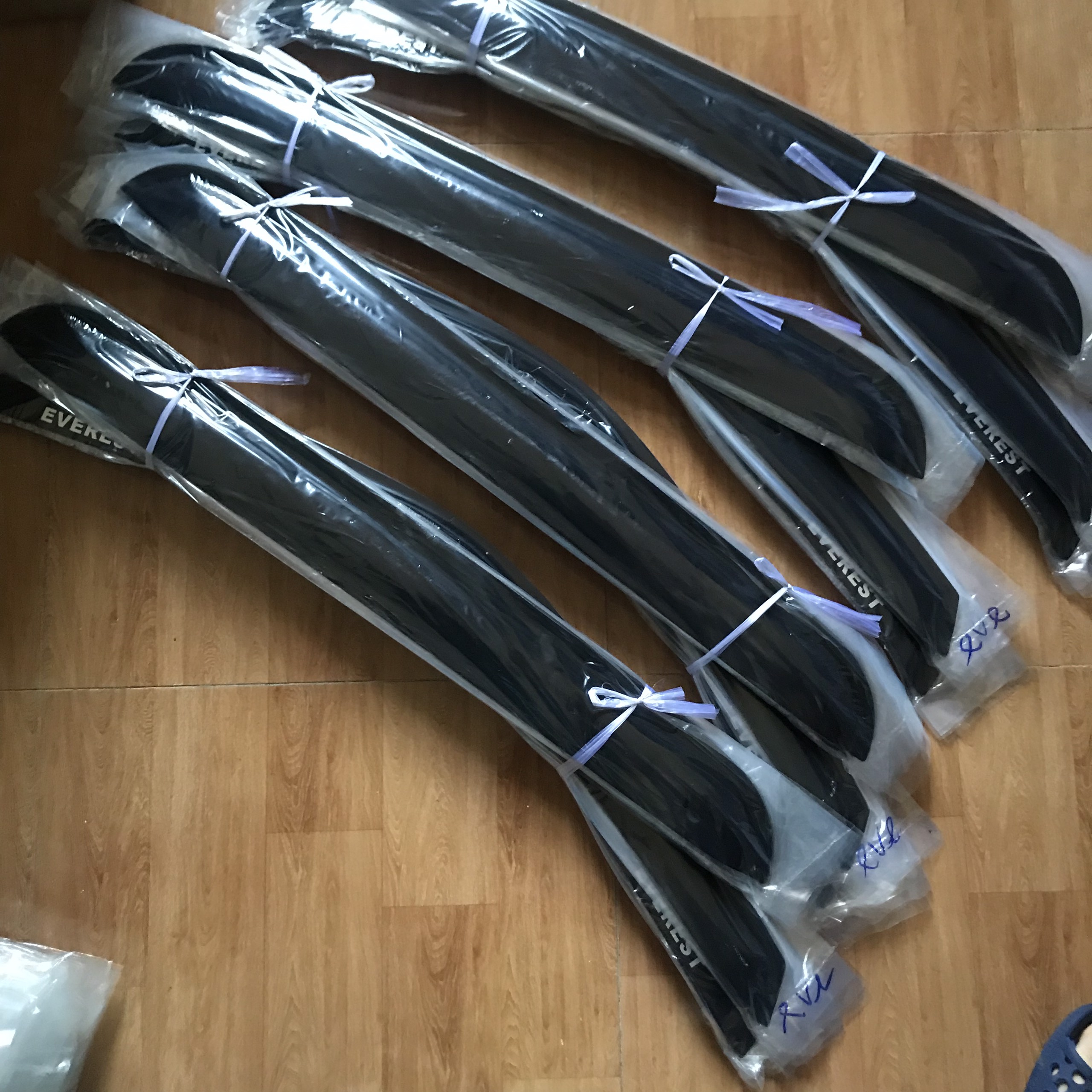 Vè rain cover car Ford Everest đời 2006 to 2015