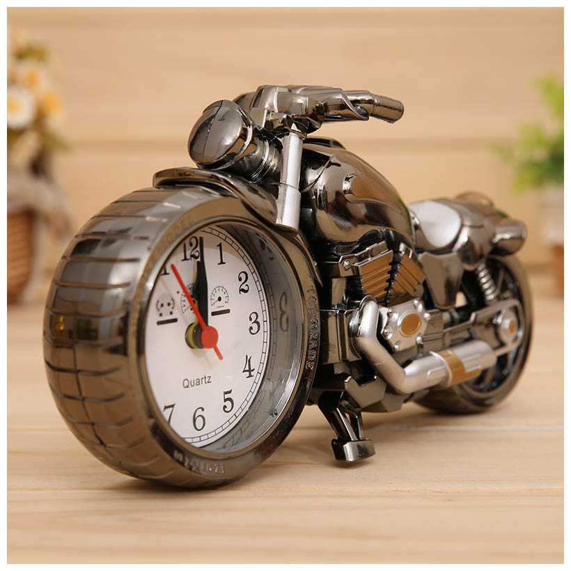 Đồng hồ báo thức hình xe máy đồng hồ để bàn trang trí sang trọng độc đáo, có chế độ cài báo thức tiện dụng.