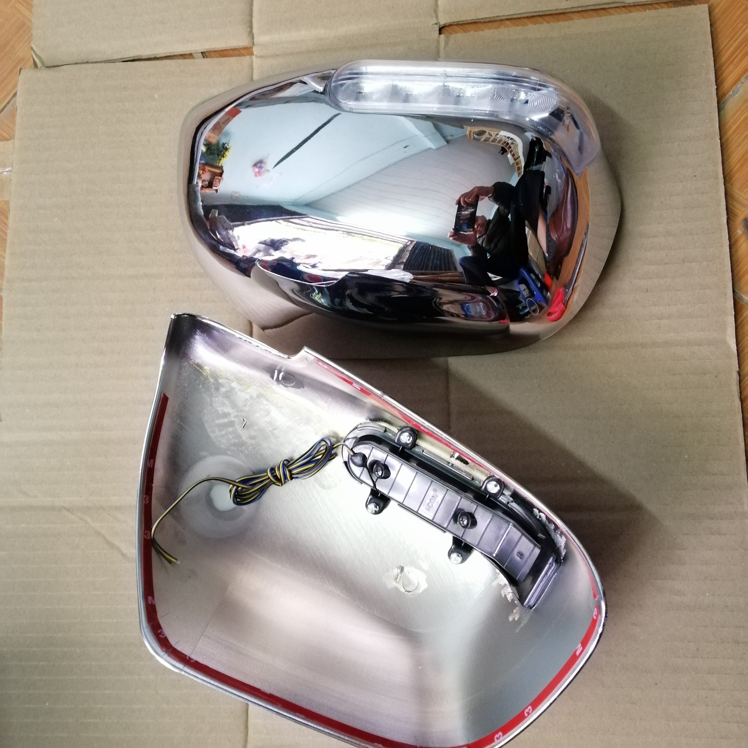 Bộ ốp gương có đèn xe Toyota Innova 2006,2007,2008,2009,2010,2011,2012,2013,2014,2015 ( Dành cho gương nguyên bản trơn)