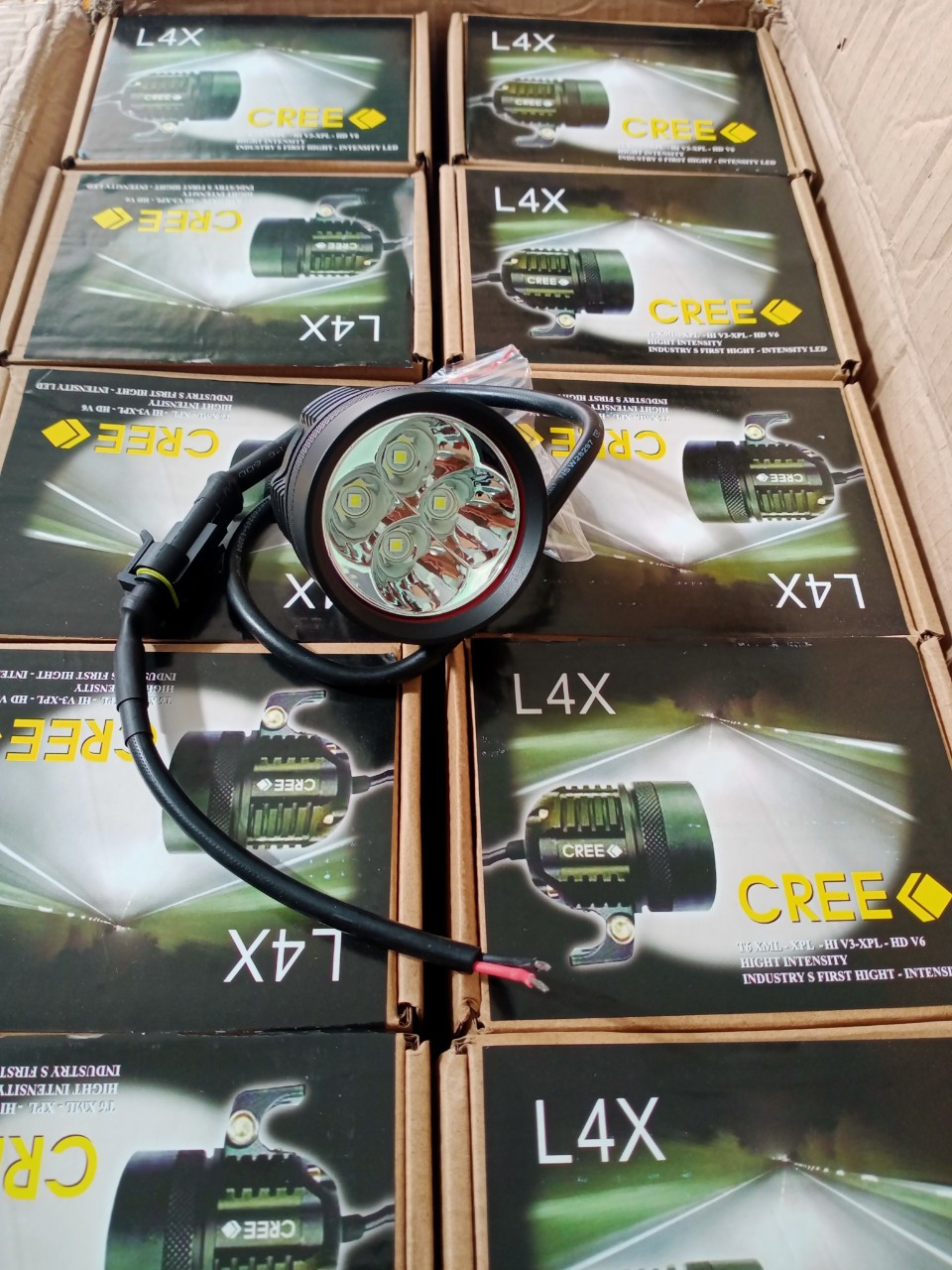 ĐÈN TRỢ SÁNG L4X F1  CHIP XPL.(tặng kèm con tắt on-of)