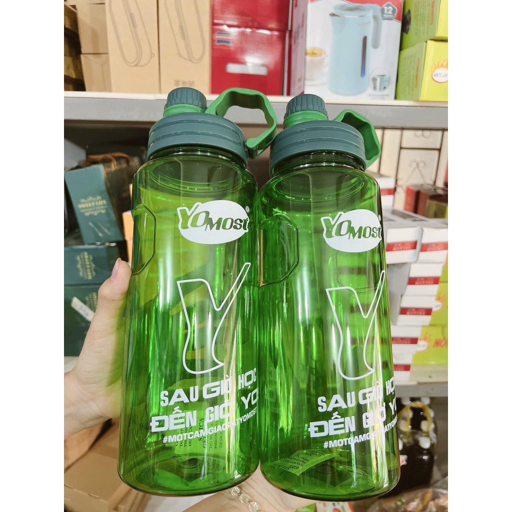 BÌNH NƯỚC CÓ QUAI XÁCH 2L CÓ CHIA VẠCH ( HÀNG KM YOMOST)