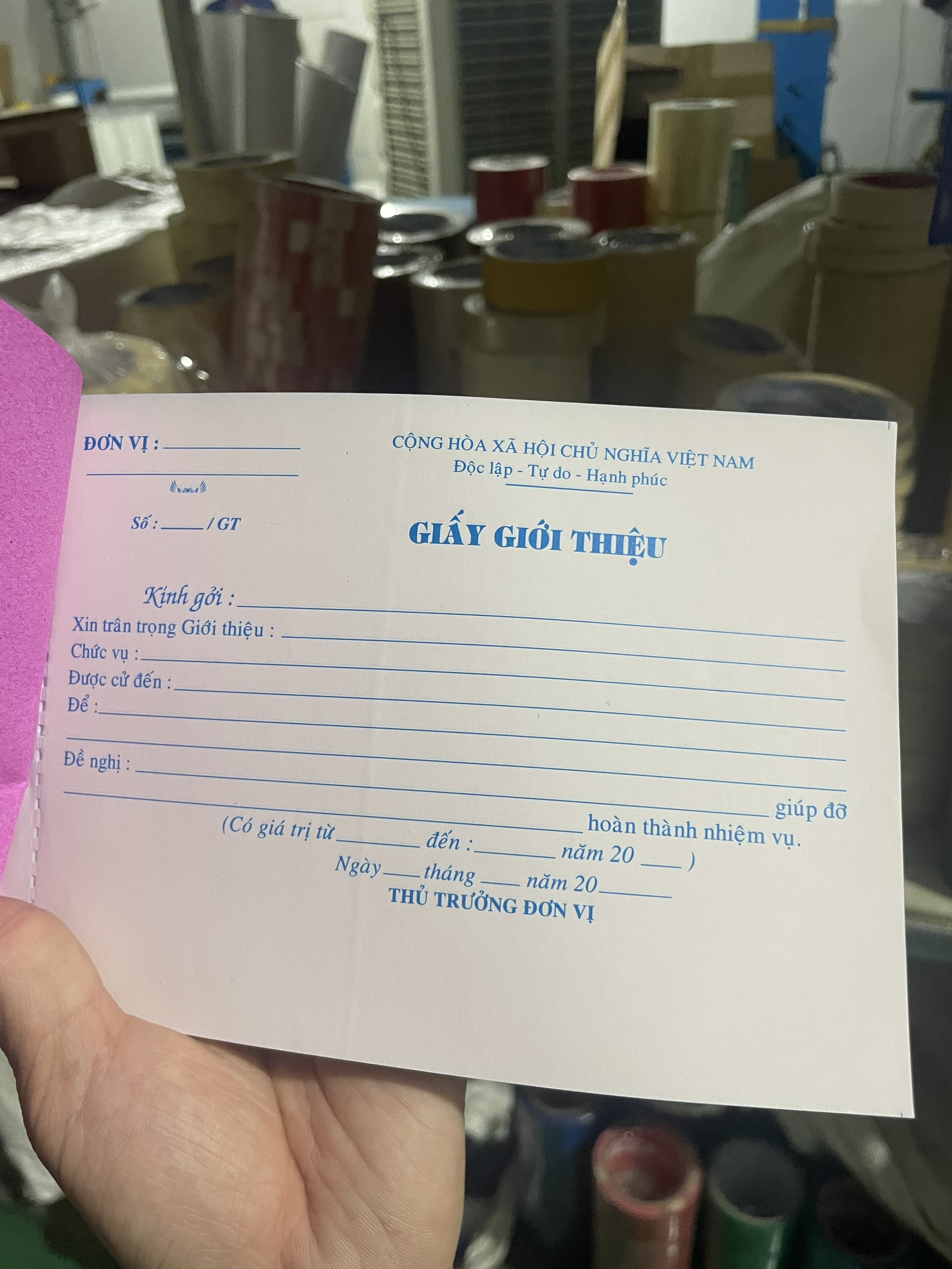(1 Quyển) Giấy giới thiệu 2 liên (60 tờ) Khổ 13x19cm