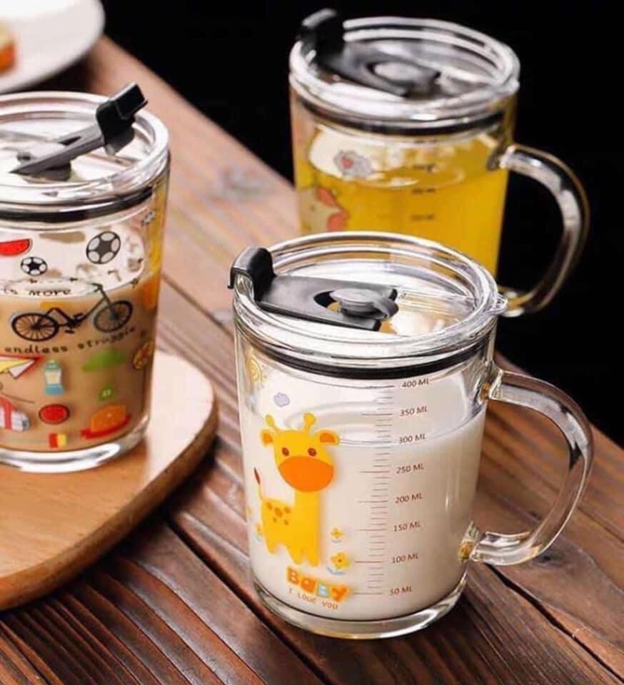Cốc Thủy Tinh Chia Vạch Kèm Ống Hút