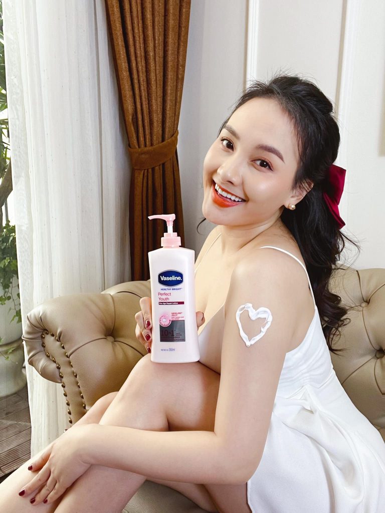 Sữa dưỡng thể da sáng tức thì Vaseline 350ml/chai
