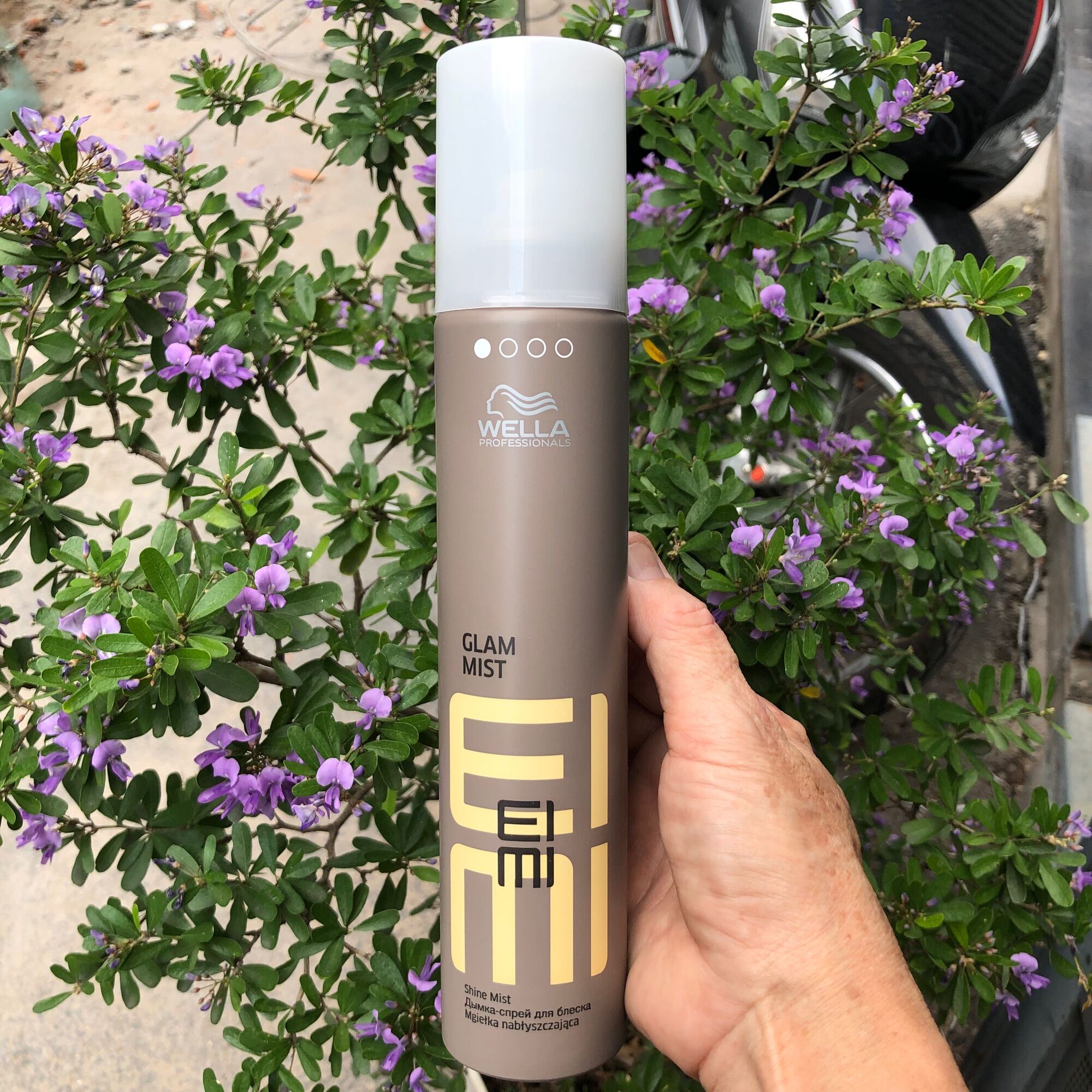 Xịt dưỡng tóc Wella EIMI giúp tóc sáng bóng Glam Mist Shine 200ml.