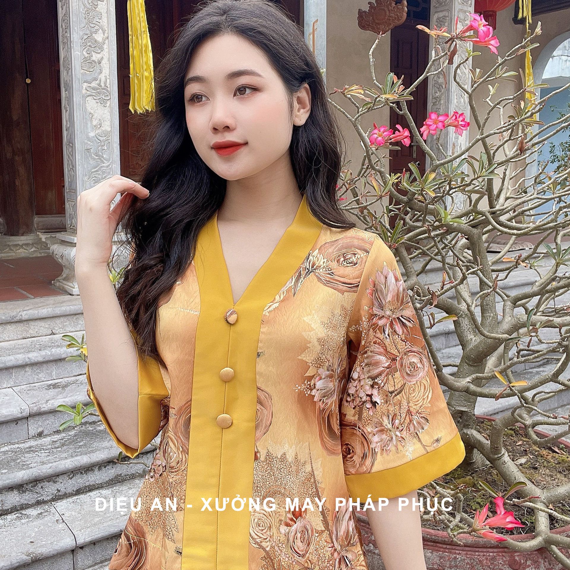 Set Lụa Đi Chùa Cao Cấp Màu Vàng Hoạ Tiết Ánh Kim
