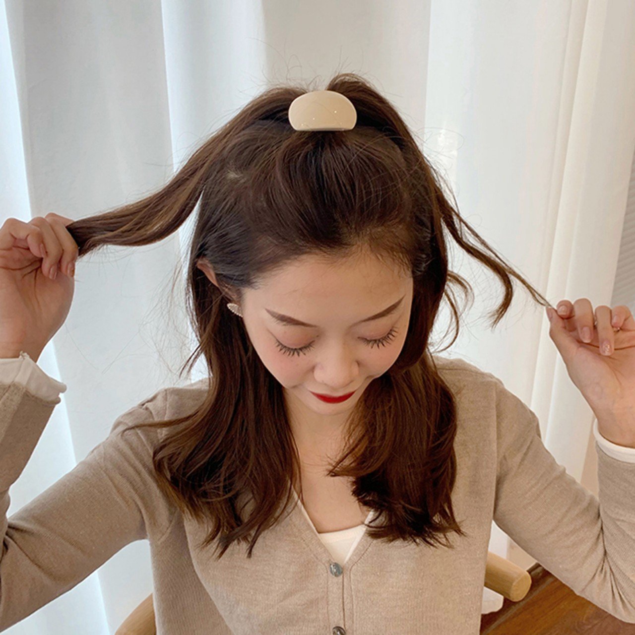 CỘT TÓC KHUYẾ BẦU ĐƠN GIẢN NHƯNG THANH LỊCH