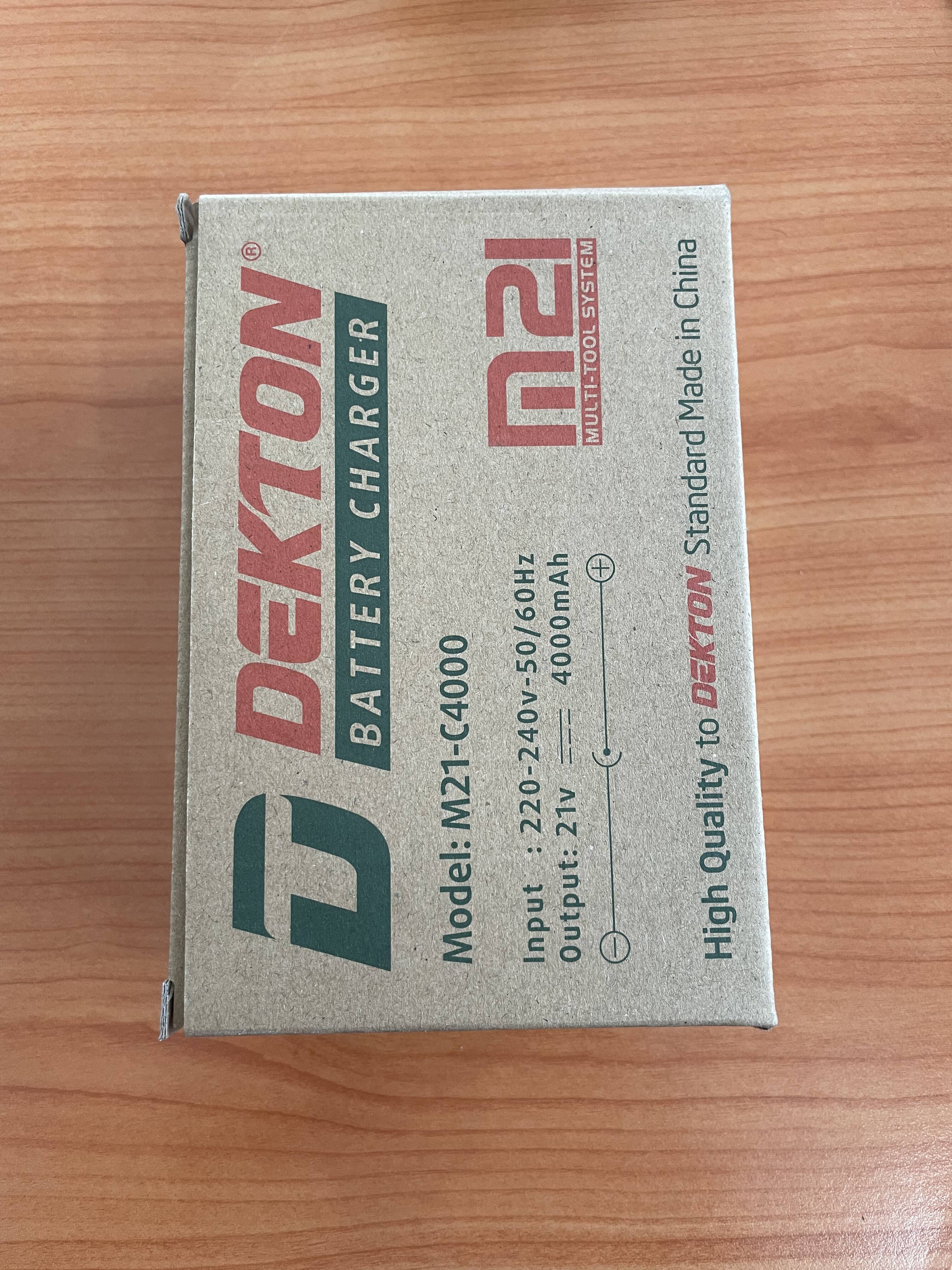 BỘ SẠC DEKTON 21V 4AH DÒNG XẢ 40A (CHÂN PIN MAKITA)