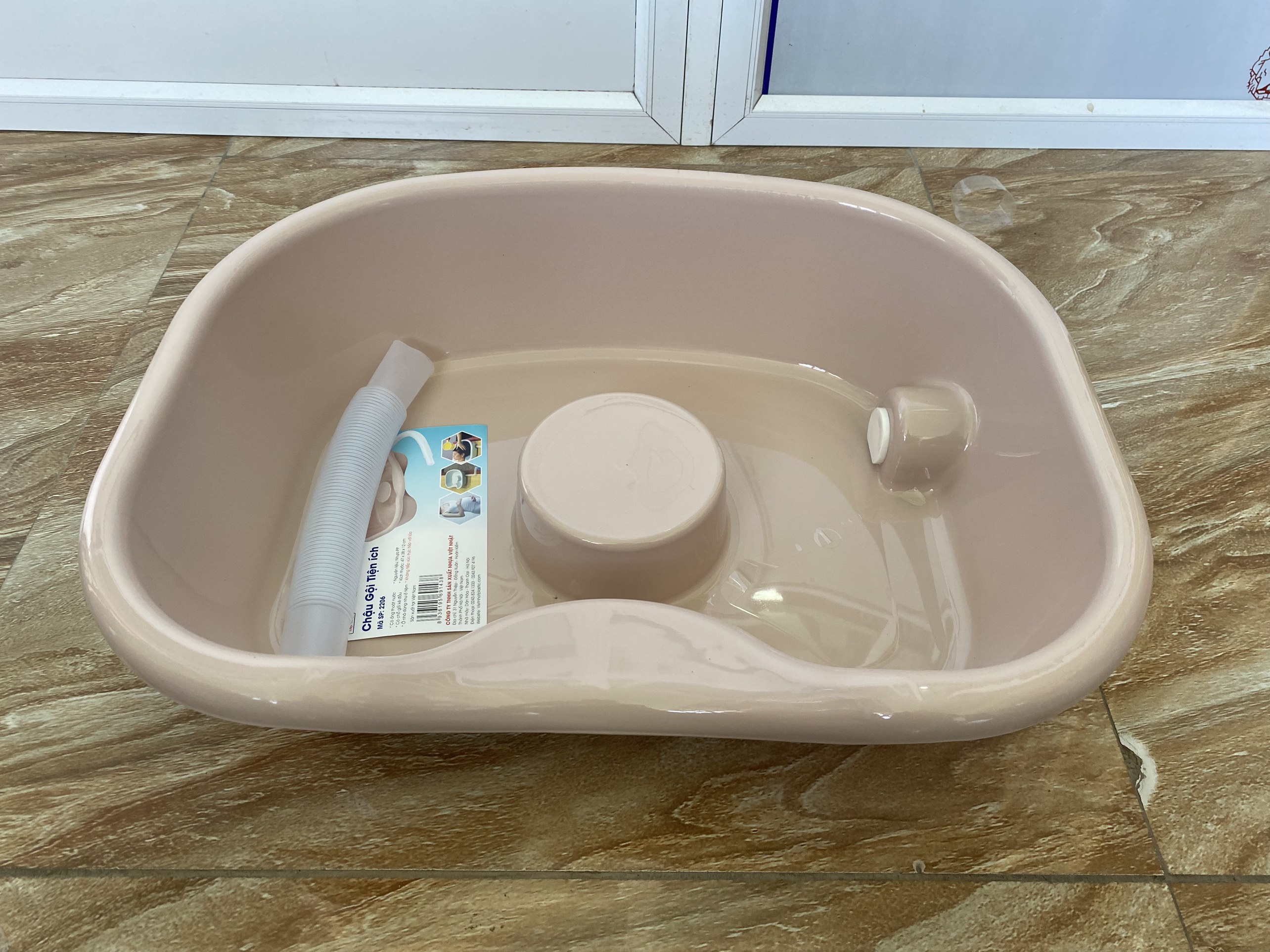 Basin shampoo in bed with rubber pad smoothness of plastic Japanese