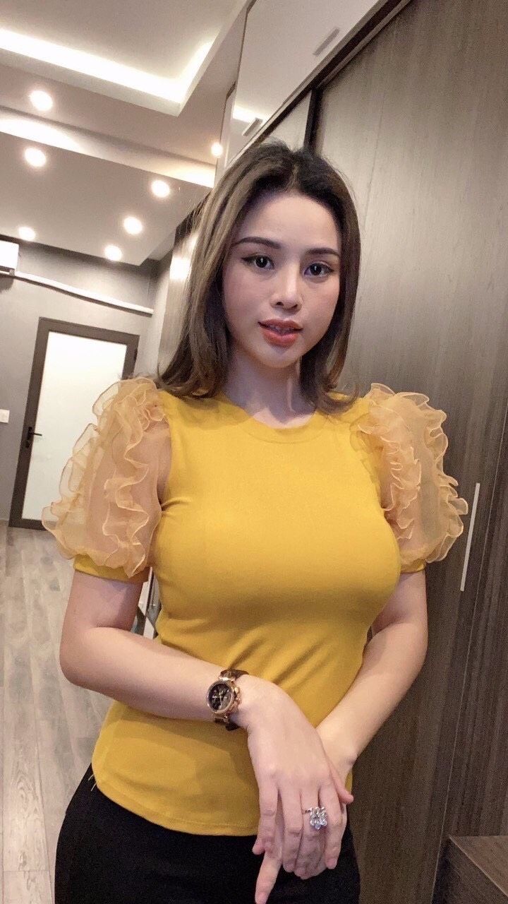 Áo thun zip tay phồng ren viền cổ tròn