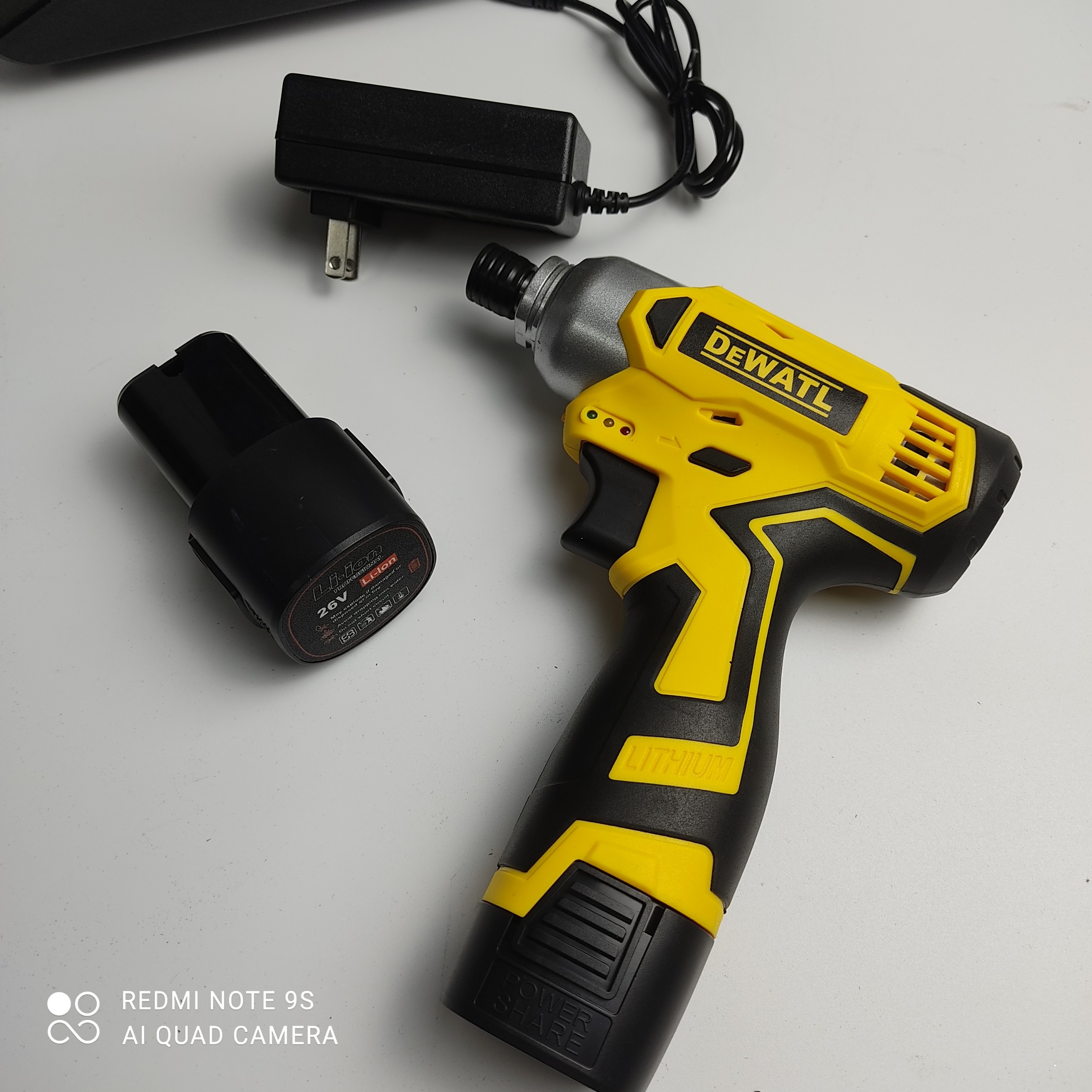Máy Bắn Vít Chuyên Vít Dewalt 26V 2 Pin 4Cell