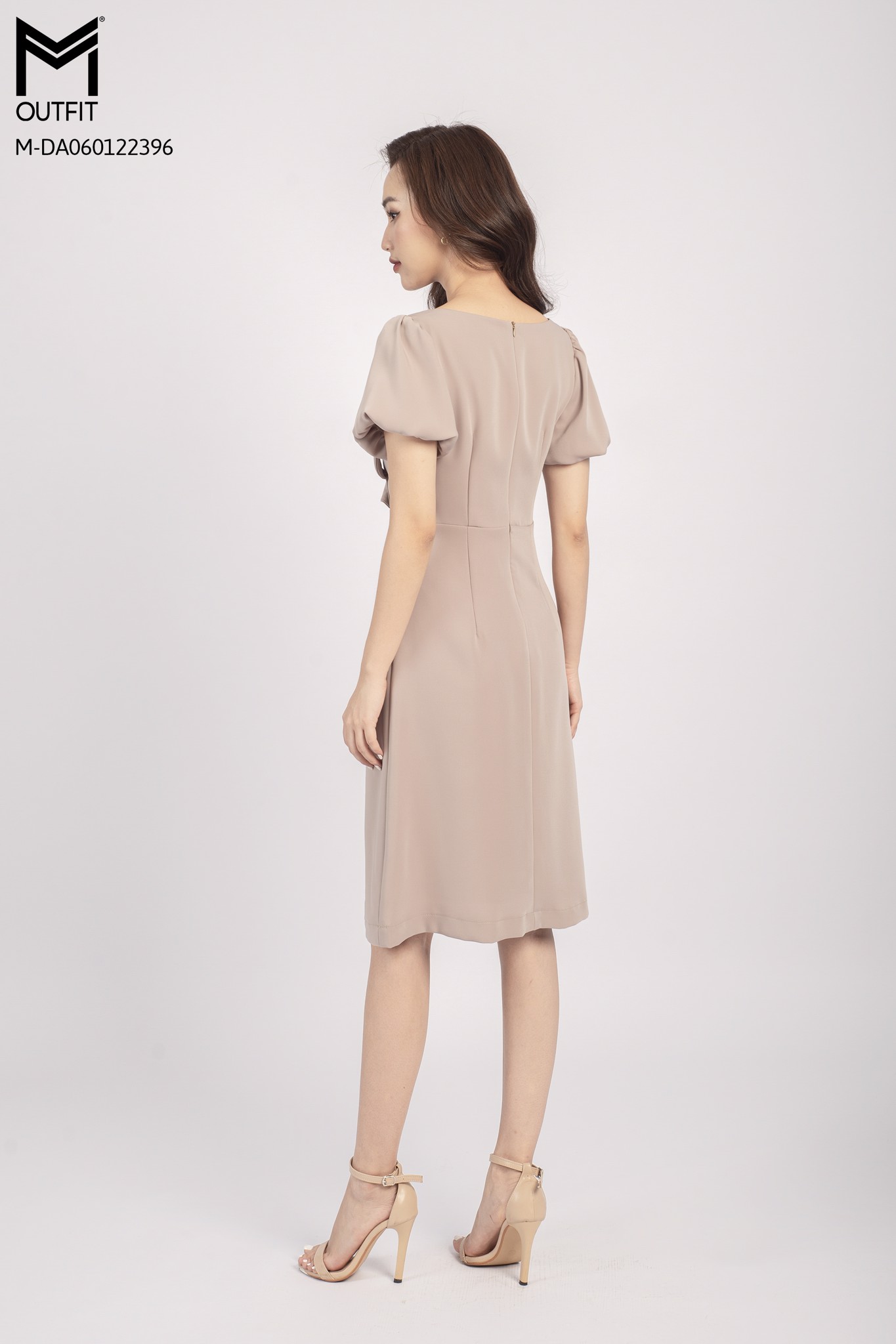 Đầm cổ U đính hoa 3D - Mmoutfit
