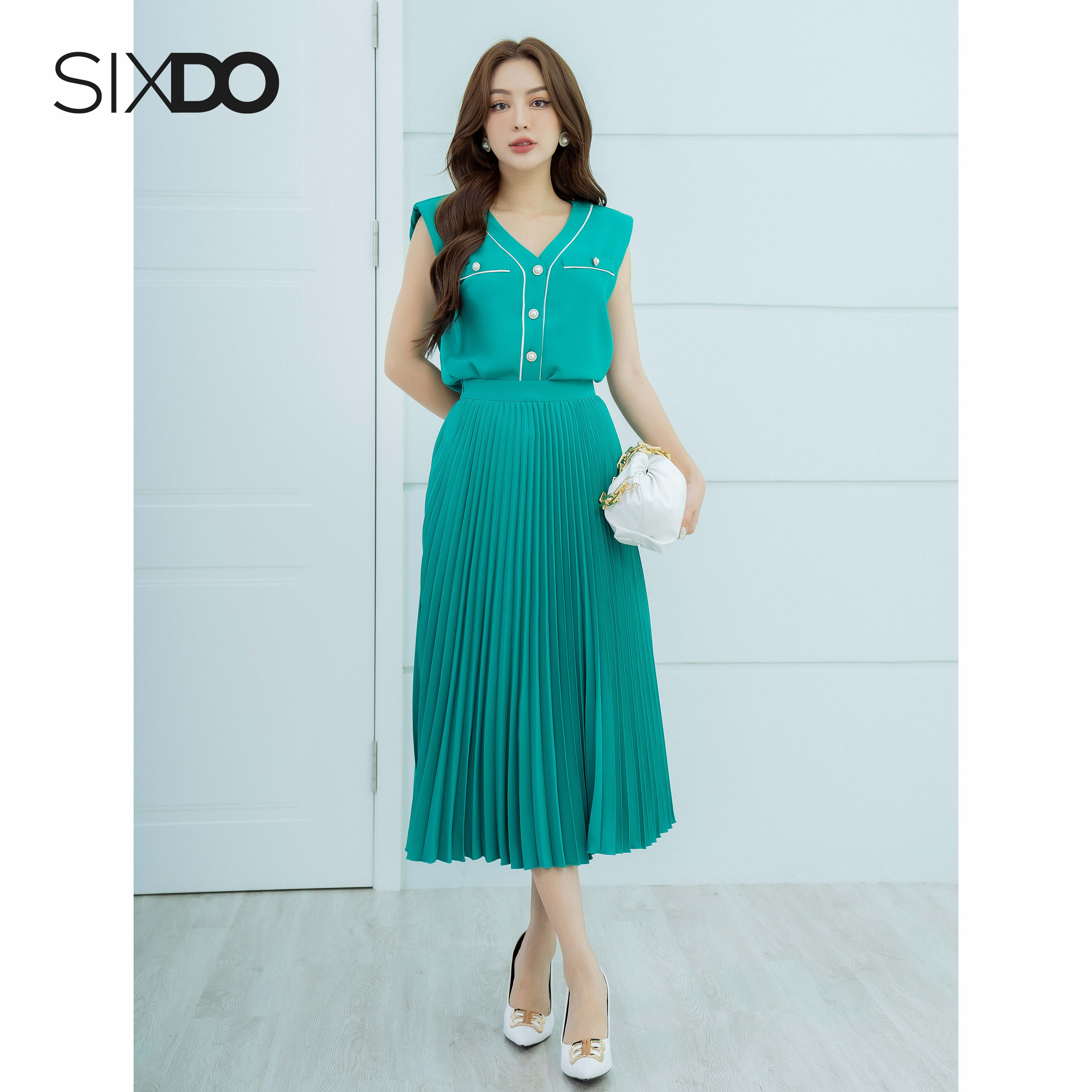 Áo lụa nữ cổ V sát nách SIXDO (Dark Turquoise V-neck Silk Top)