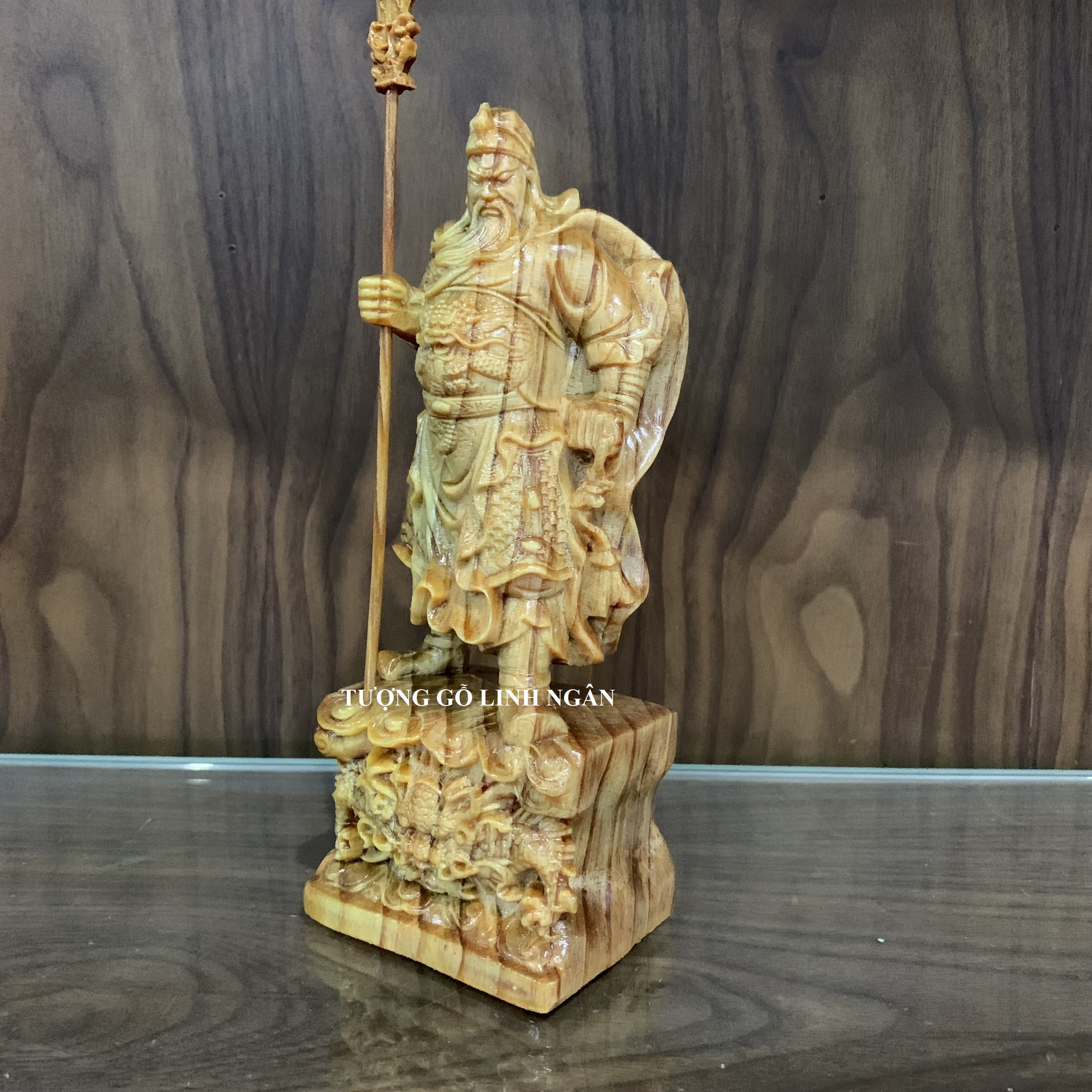 Tượng Quan Công gỗ huyết long cao 20 cm