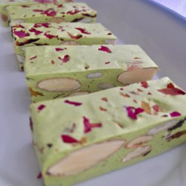 Nụ hoa hồng sấy khô dùng làm bánh, pha trà