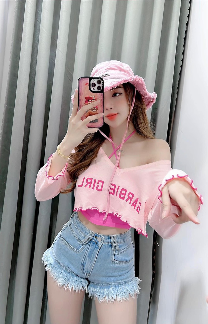 Bộ Áo Croptop Chạy Viền Barbie Áo Yếm Nữ Kèm Áo Trong In Chữ - Set Áo Crt Nữ Dài Tay 2 Màu capnhatxuhuong