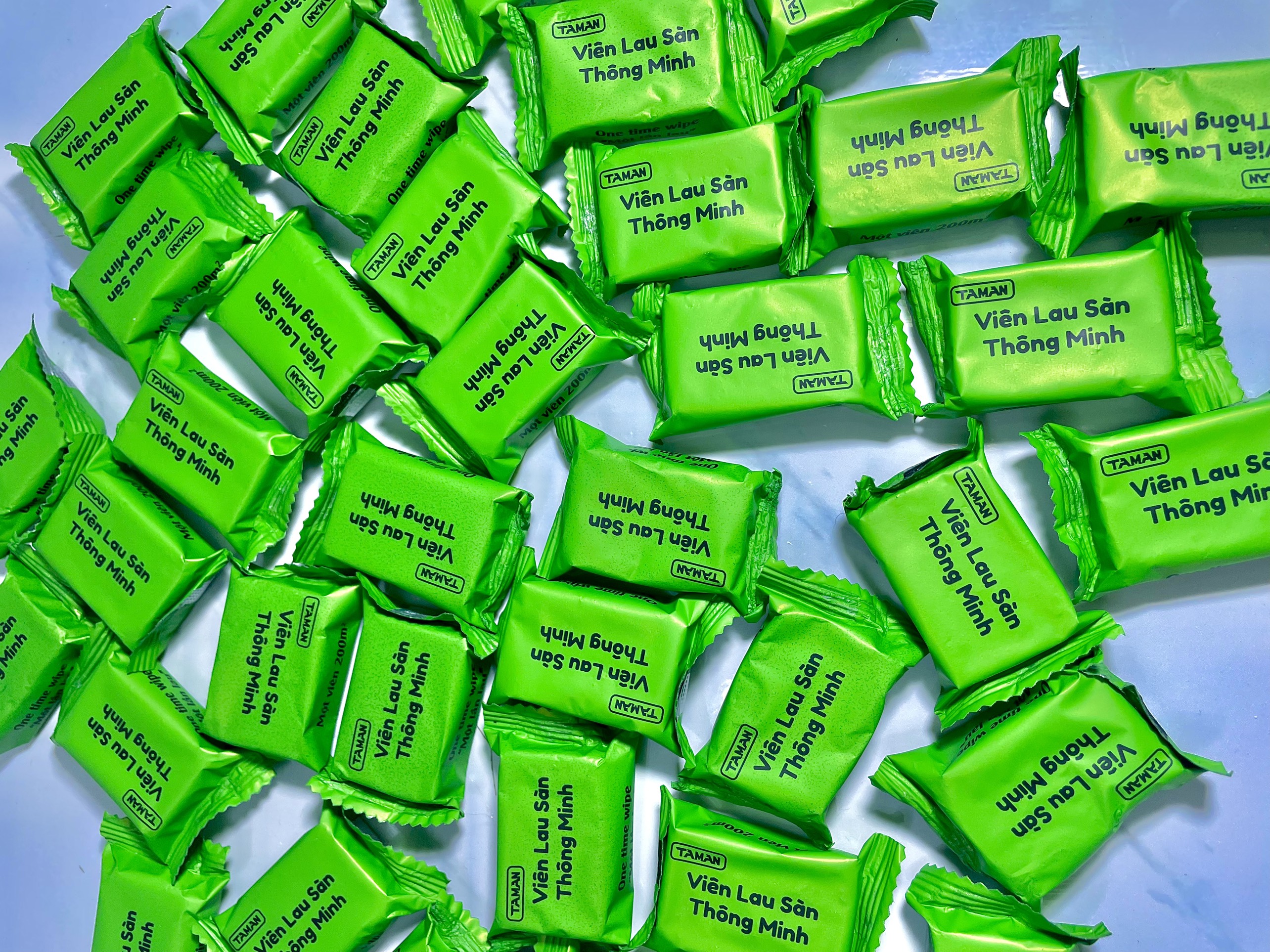 Qizi porno bilan onasini yoldan ozdirdi