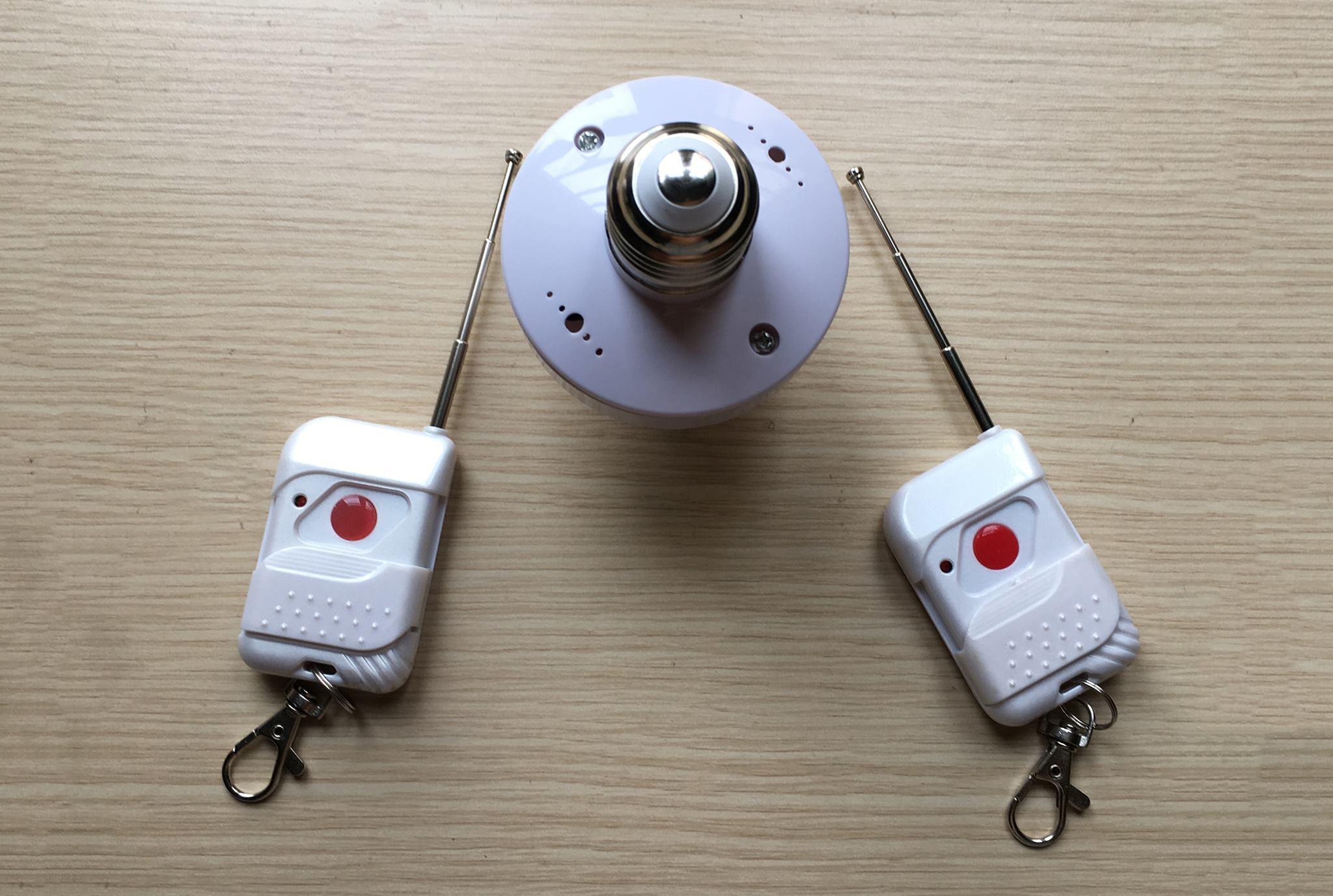 Đui đèn điều khiển từ xa 2 remote